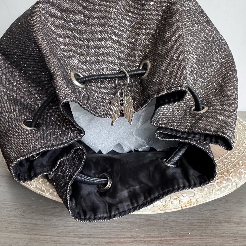Victoria's Secret Bucket Drawstring Backpack Black Glitter‎ Angel Wings Charm - Picture 7 of 8